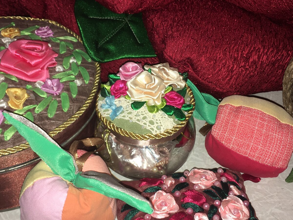 Все эти милые поделки могут быть игольницами