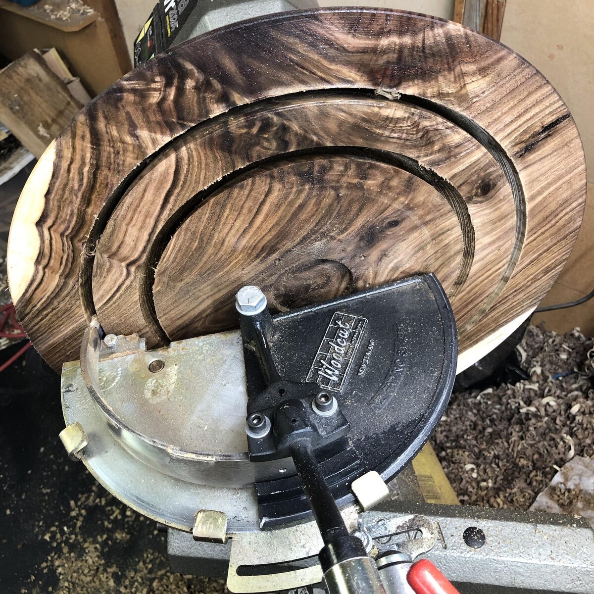 Чаши из древесины на токарном станке хитрым методом