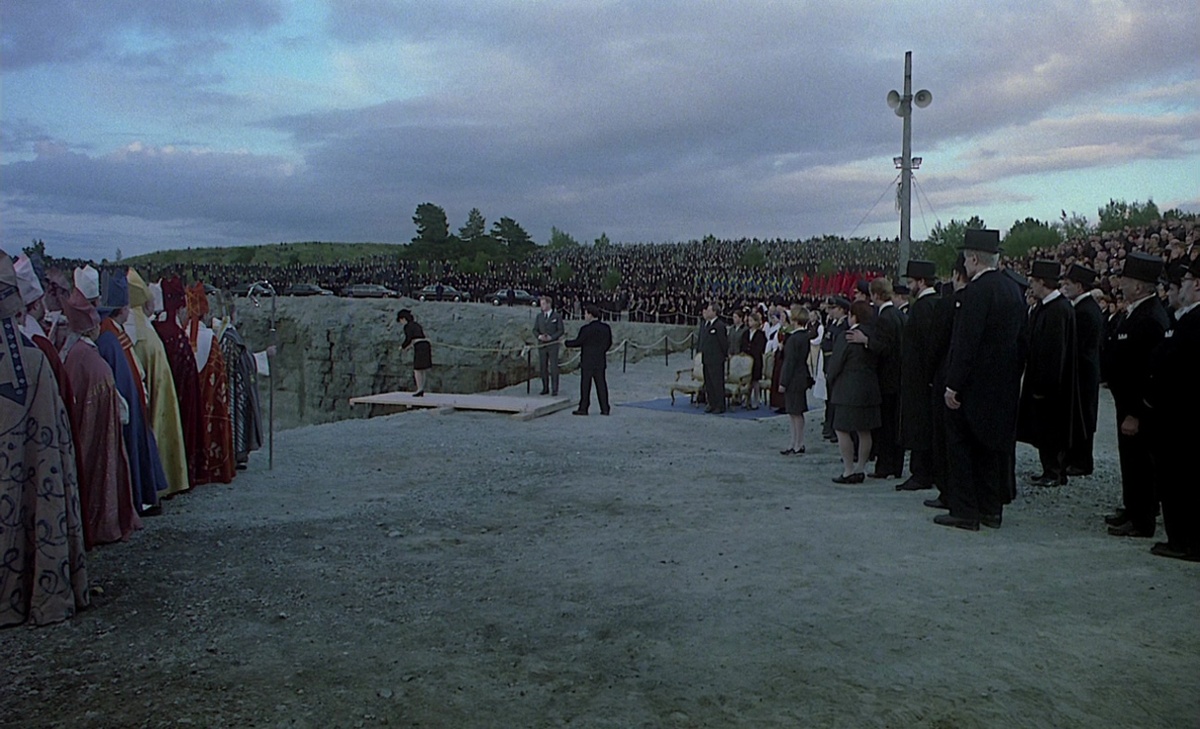 Кадр из фильма "Песни со второго этажа"