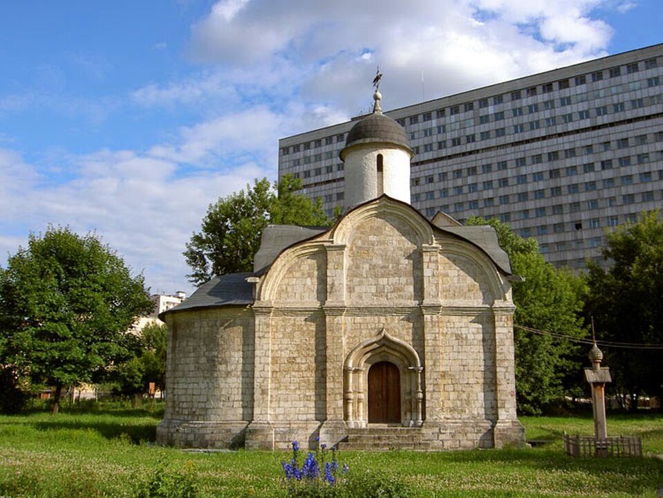 Церковь трифона в москве. Храм Святого мученика Трифона в Москве. Храм св.Трифона в Напрудном. Церковь мученика Трифона в Напрудном Москва. Трифоновская улица храм Трифона.