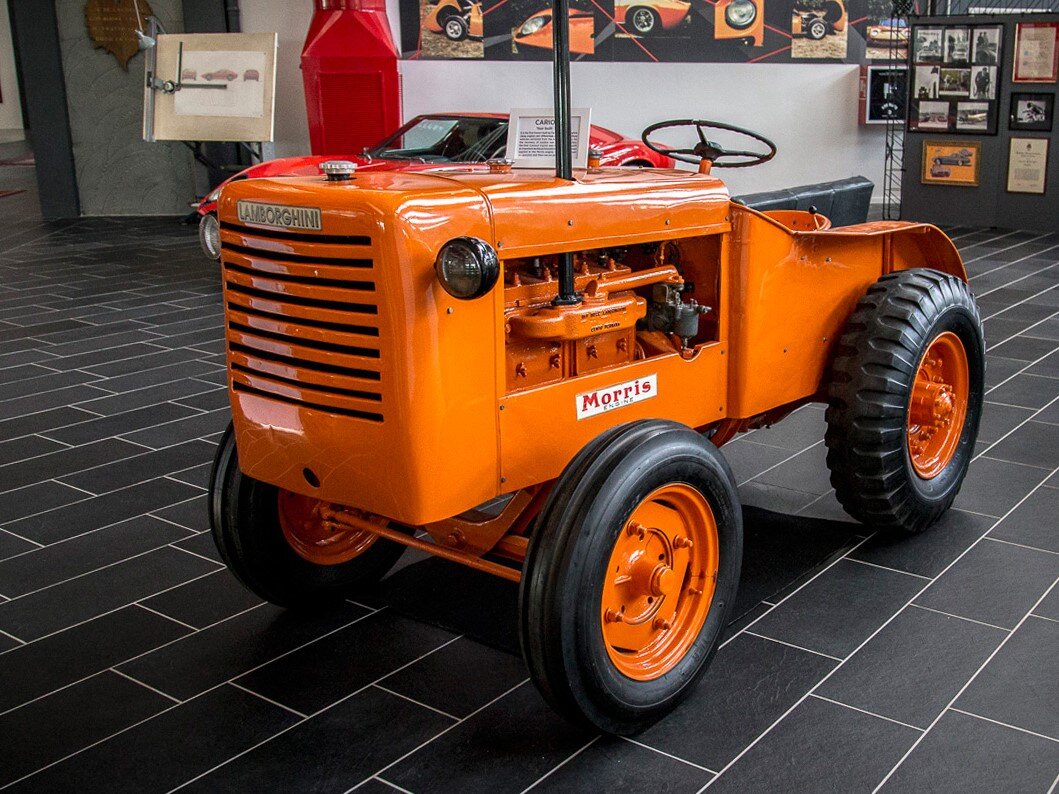 Первый серийный трактор компании модель Carioca...