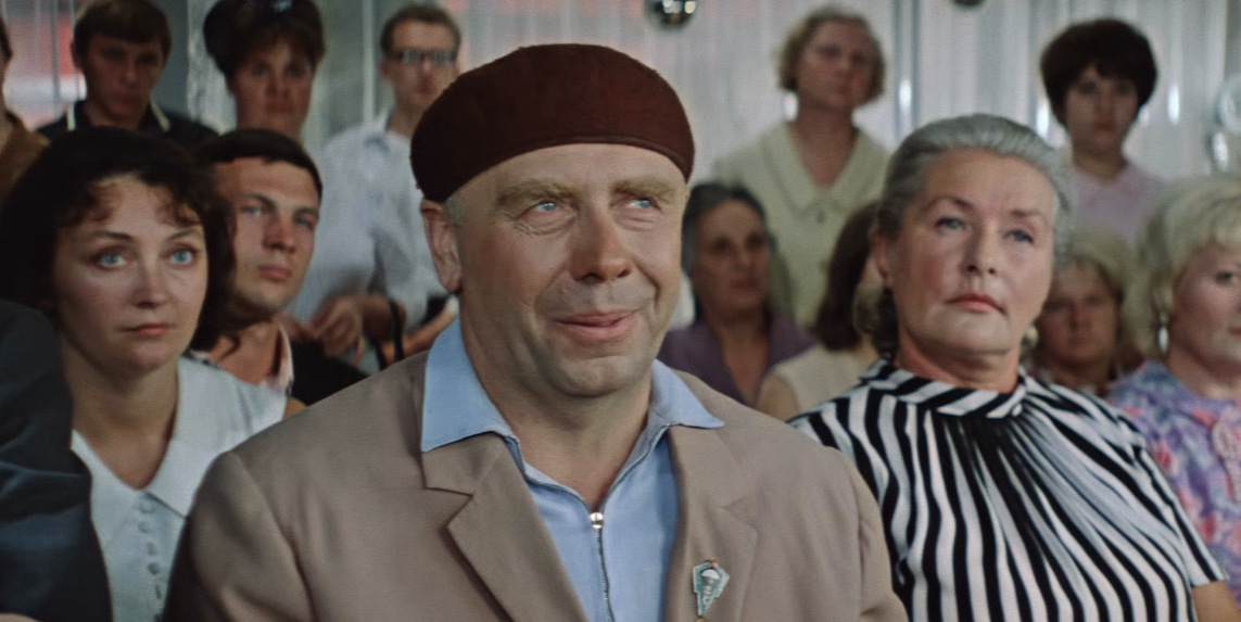 Скромная улыбка)) но мы знаем какие мысли за ней))