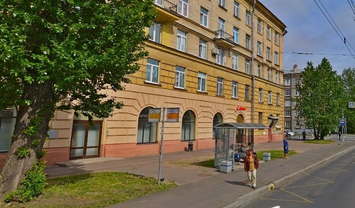 Остановка автобуса в Петербурге. Источник: Яндекс