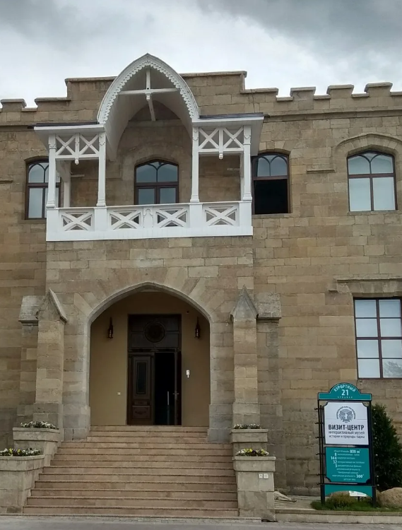 Вход в музей парка с бульвара