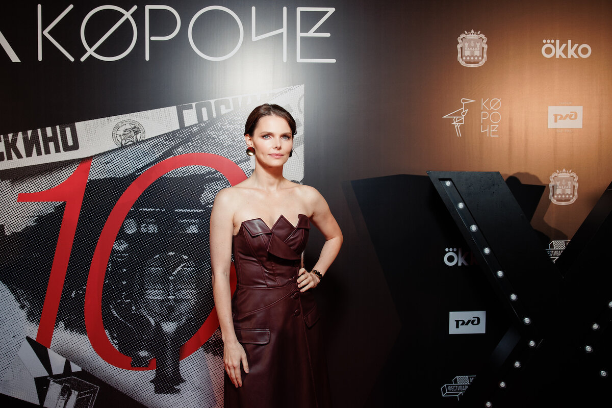     Ведущая церемонии закрытия «Короче-2022» Елизавета Боярская