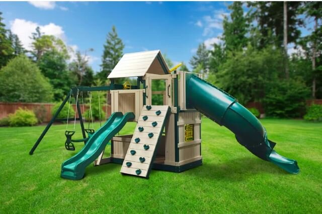 Источник изображения - https://www.backyardboss.net/wp-content/uploads/2017/11/23-Small-Treehouse-Idea.jpg