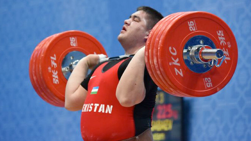 Рустам Джангабаев. Фото с сайта Weightlifting.uz