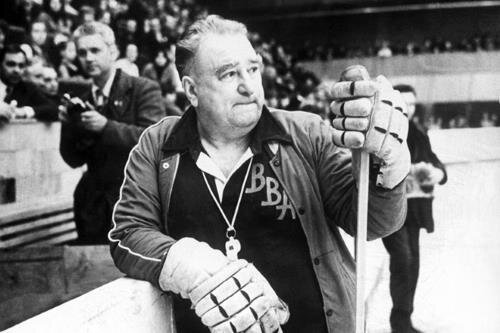 Анатолий Тарасов великий советский тренер по хоккею с шайбой. Фото с khl.сom.