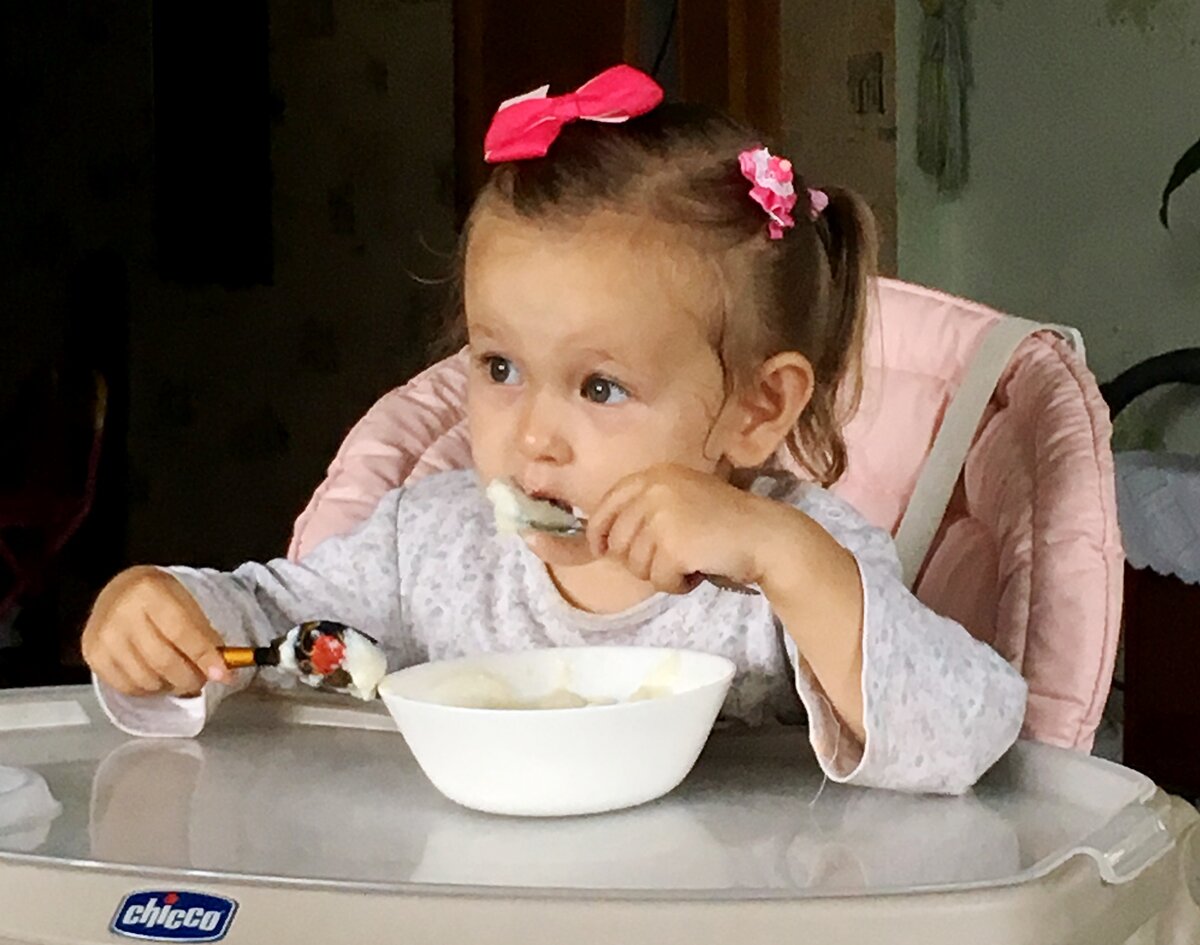 Вкусной каши много не бывает и, желательно, использовать обе руки:))