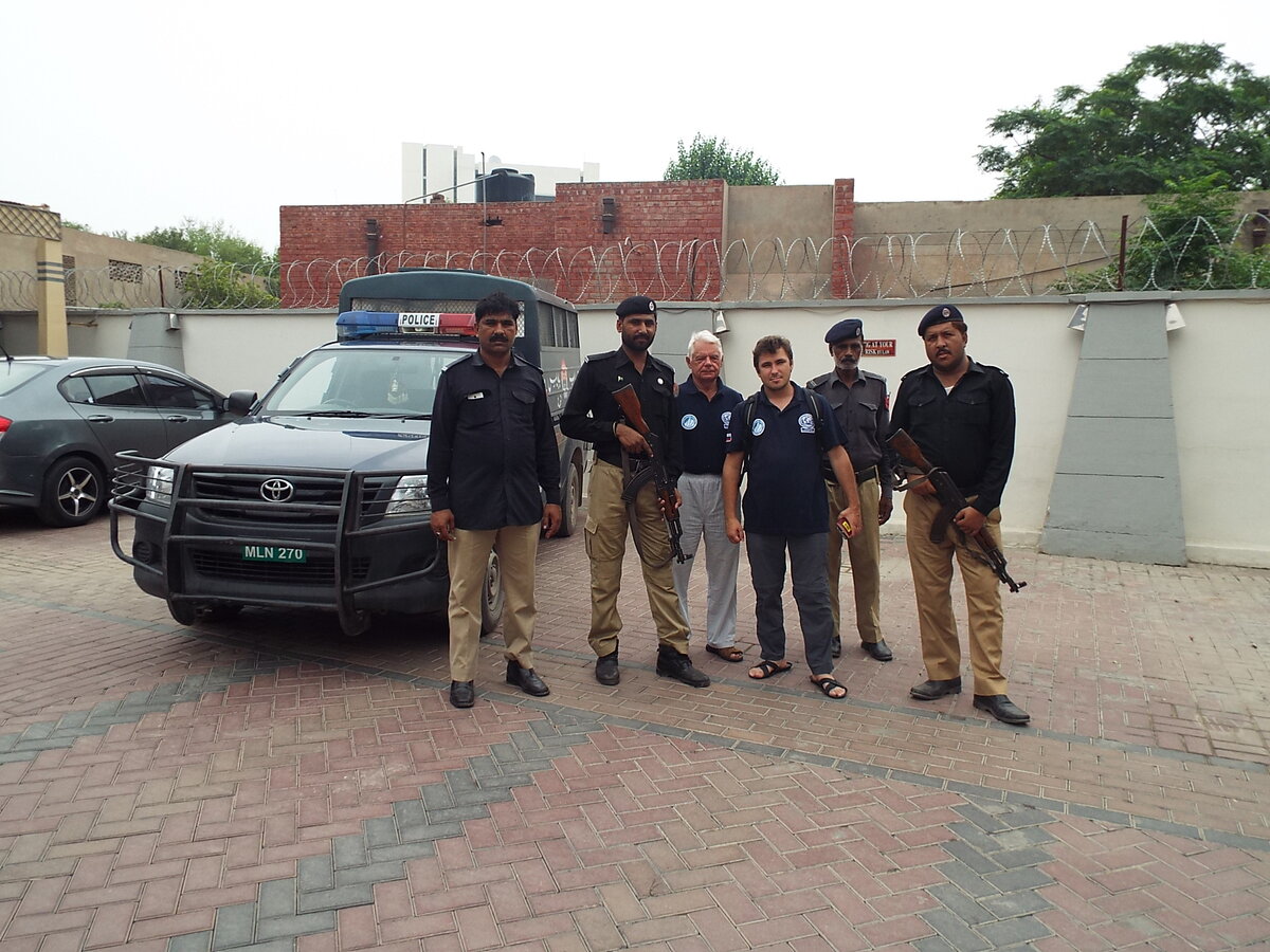 Наша пакистанская охрана готова приступить к обязанностям