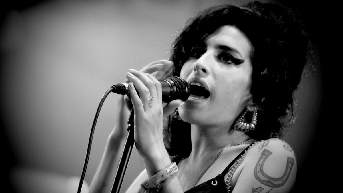 Amy winehouse слушать. Эми Уайнхаус фото. Amy Winehouse Cry. Amy Winehouse 2011. Эми Уайнхаус толстая.