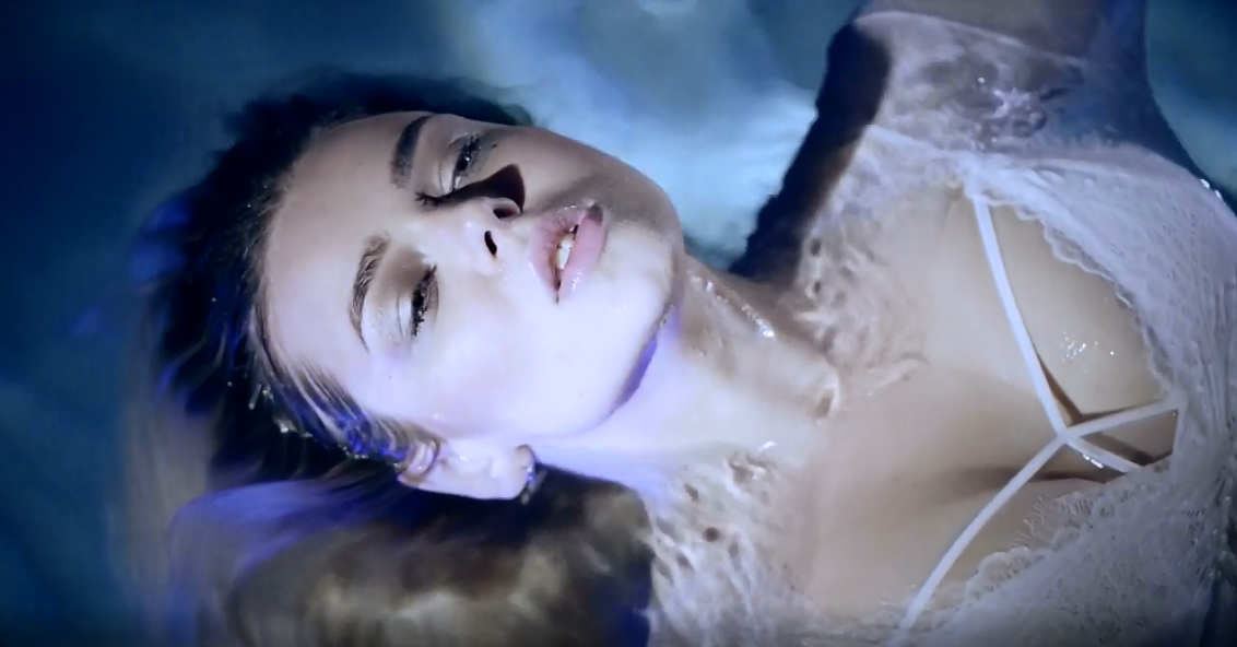 Скриншоты из клипа