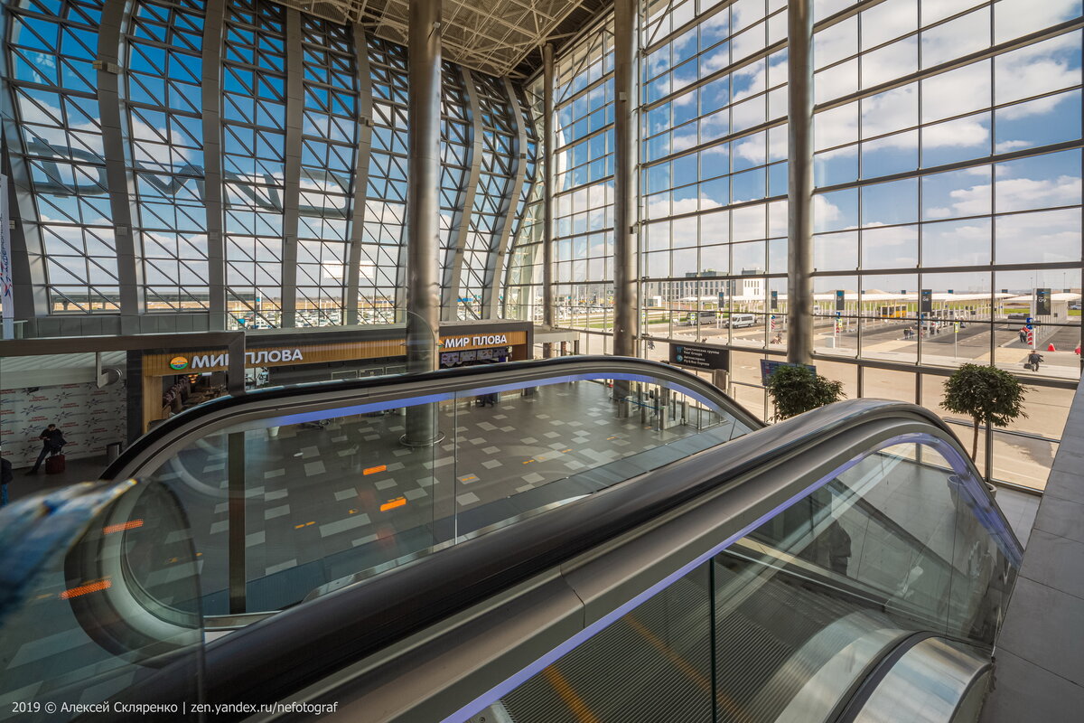 Вид со второго этажа на перрон Автовокзала