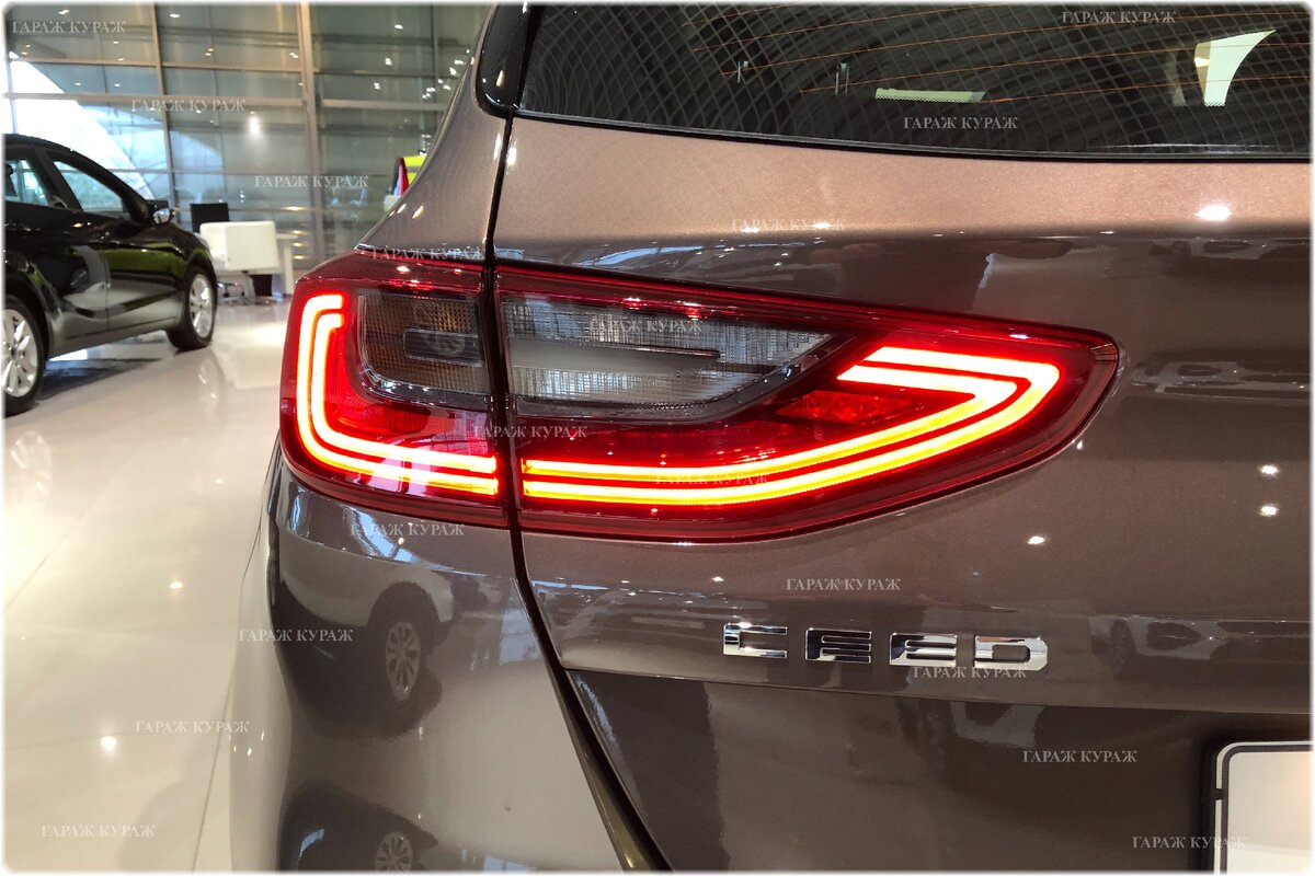 Задний фонарь Kia Ceed в комплектации Premium.