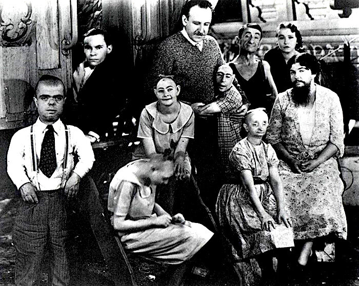 Цирк уродцев - фото из открытых источников