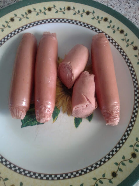 Фото уже приготовленных, сваренных сосисок.