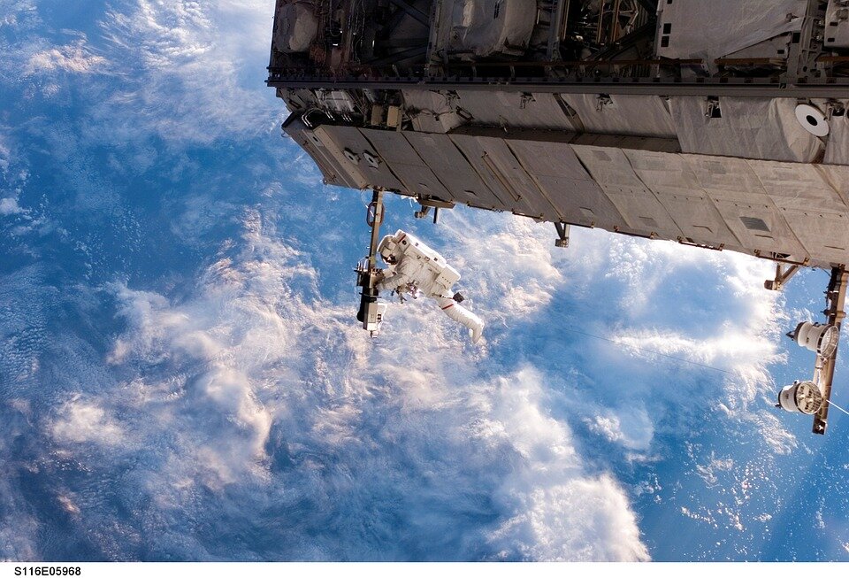 https://pixabay.com/photos/iss-space-station-548328/