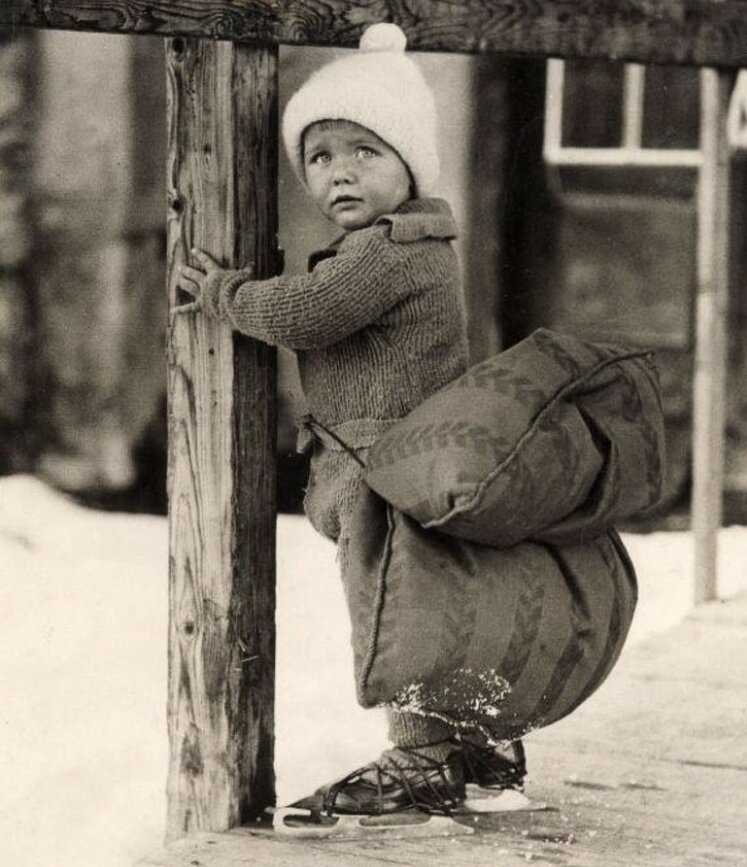 Старые смешные картинки. Забавные старинные снимки детей. Советский мальчик. Советские дети зимой. Старые смешные фотографии.