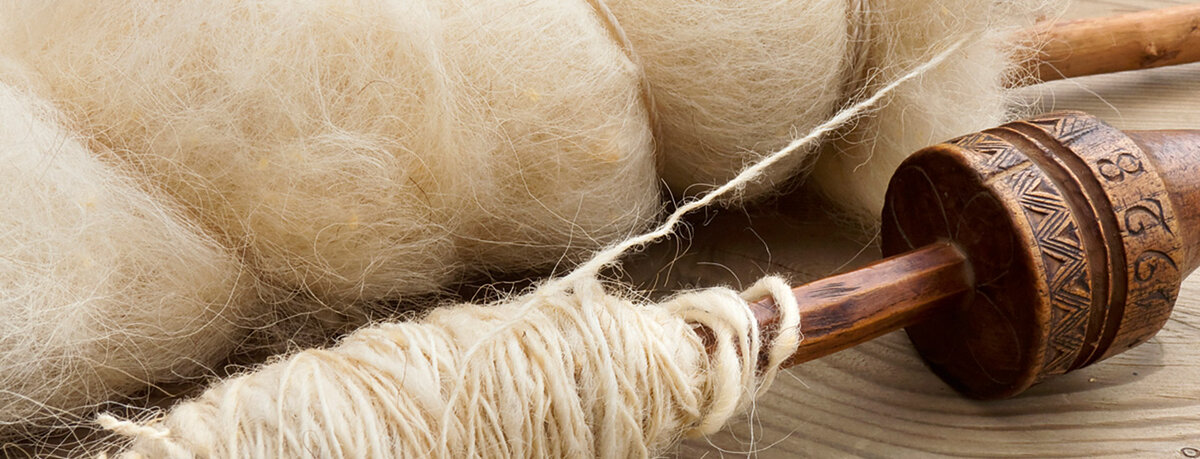 Мойры. Норны. Бессмертные и неумолимые, прядущие Нить Жизни. Вплетающие ее в полотно Судьбы. И - обрезающие ее...