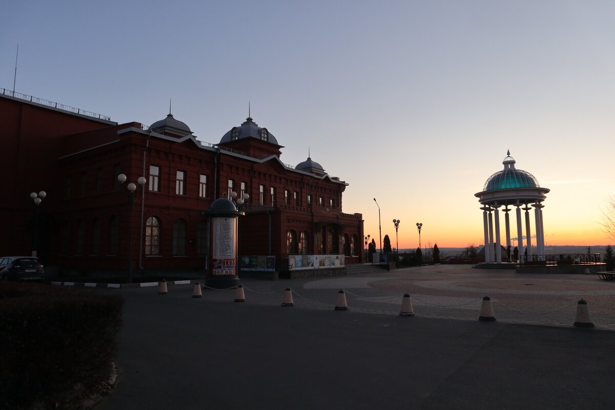 2 городская белгород. Закат старый Оскол. Красивые места в Старом Осколе для прогулки. Закат в Старом Осколе. Старый Оскол самые красивые места.