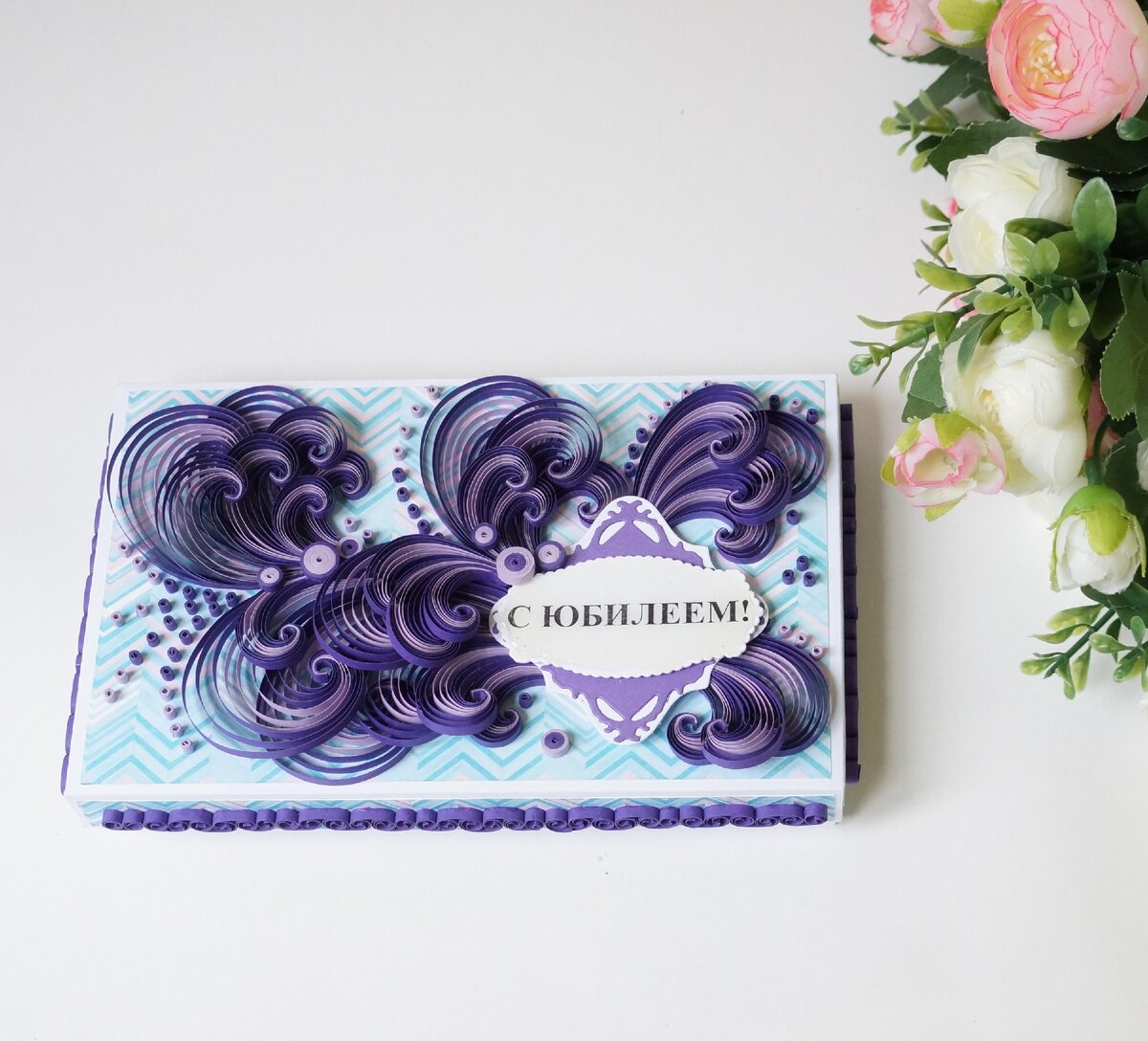 Подарочная коробка для денег в технике квиллинг (бумажная филигрань)