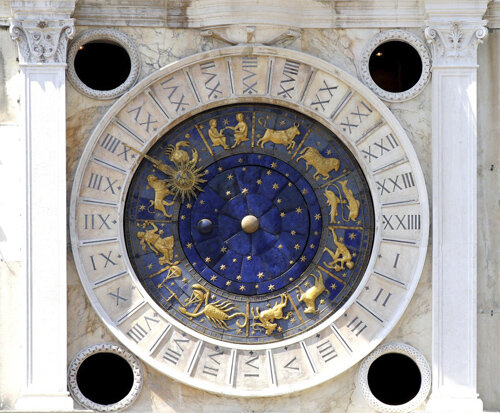 Часы на башне Святого Марка в Венеции.