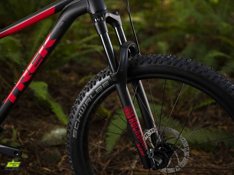 Вилка с ходом 150 мм на трейловом велосипеде Trek