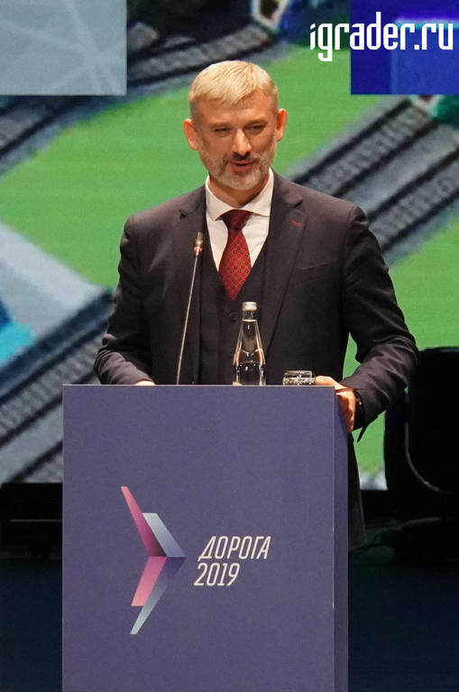 Министр транспорта РФ Евгений Дитрих назвал одной из причин отставания по нац. проекту некомпетентных людей на местах