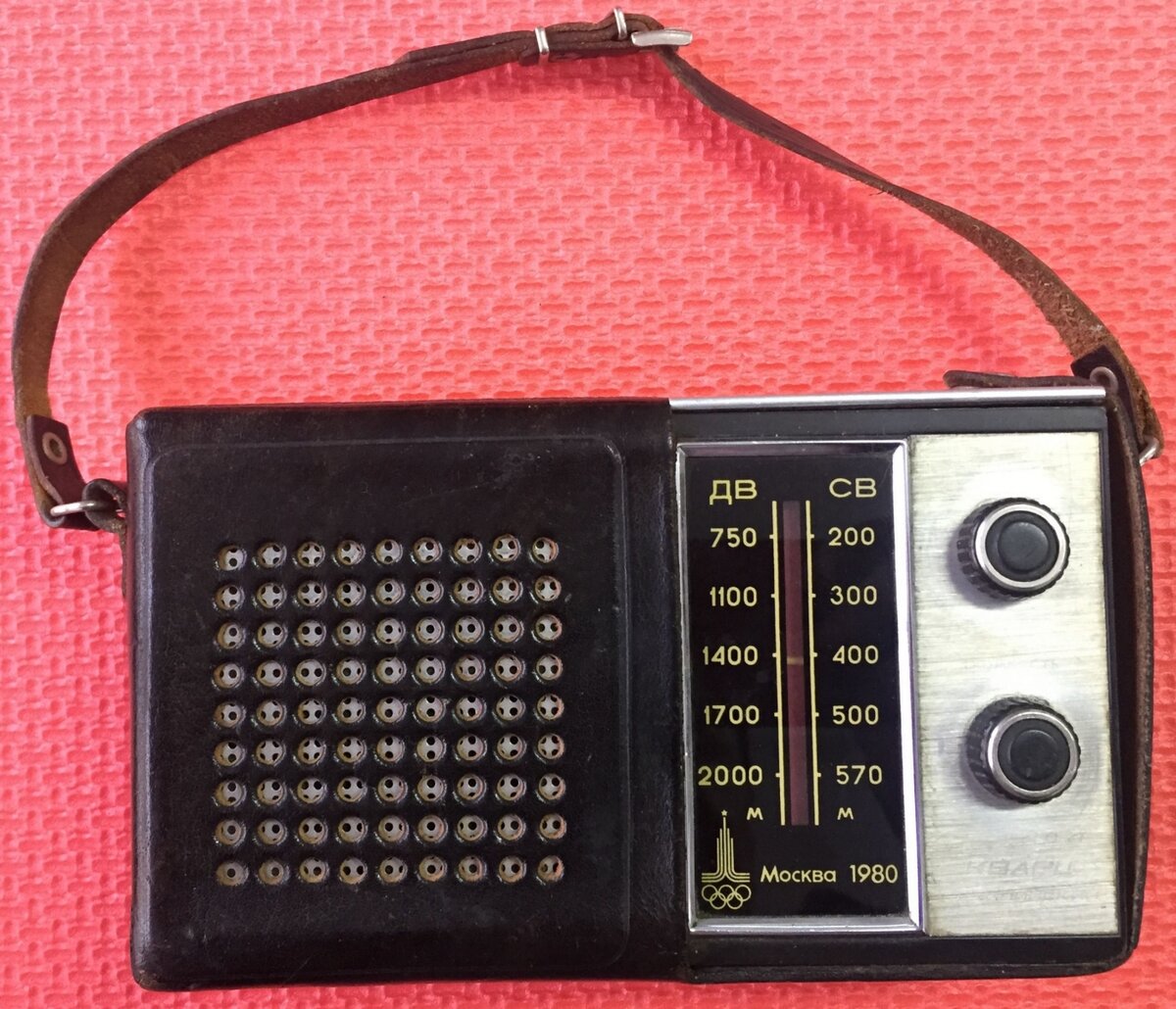 Транзисторный радиоприёмник "Кварц-404"(фото из открытых источников)