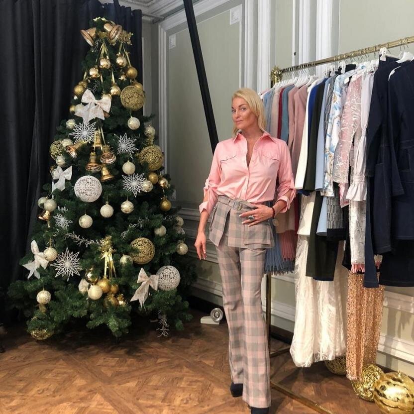 Психолог Елена Ярикова объяснила негативное отношение поклонников к “кричащей о сексуальности” Анастасии Волочковой. В интервью Рустаму Солнцеву она рассказала, почему балерину не стоит показывать детям.