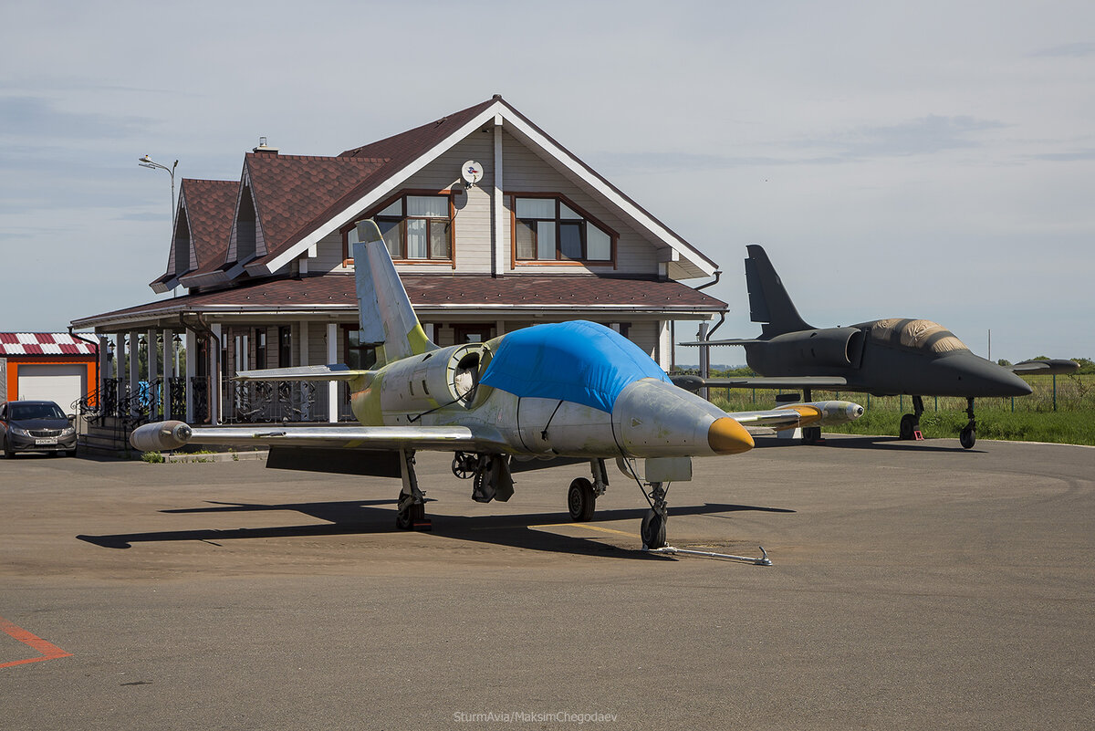 Аэро Л-39 «Альбатрос» — чехословацкий учебно-боевой самолёт.
