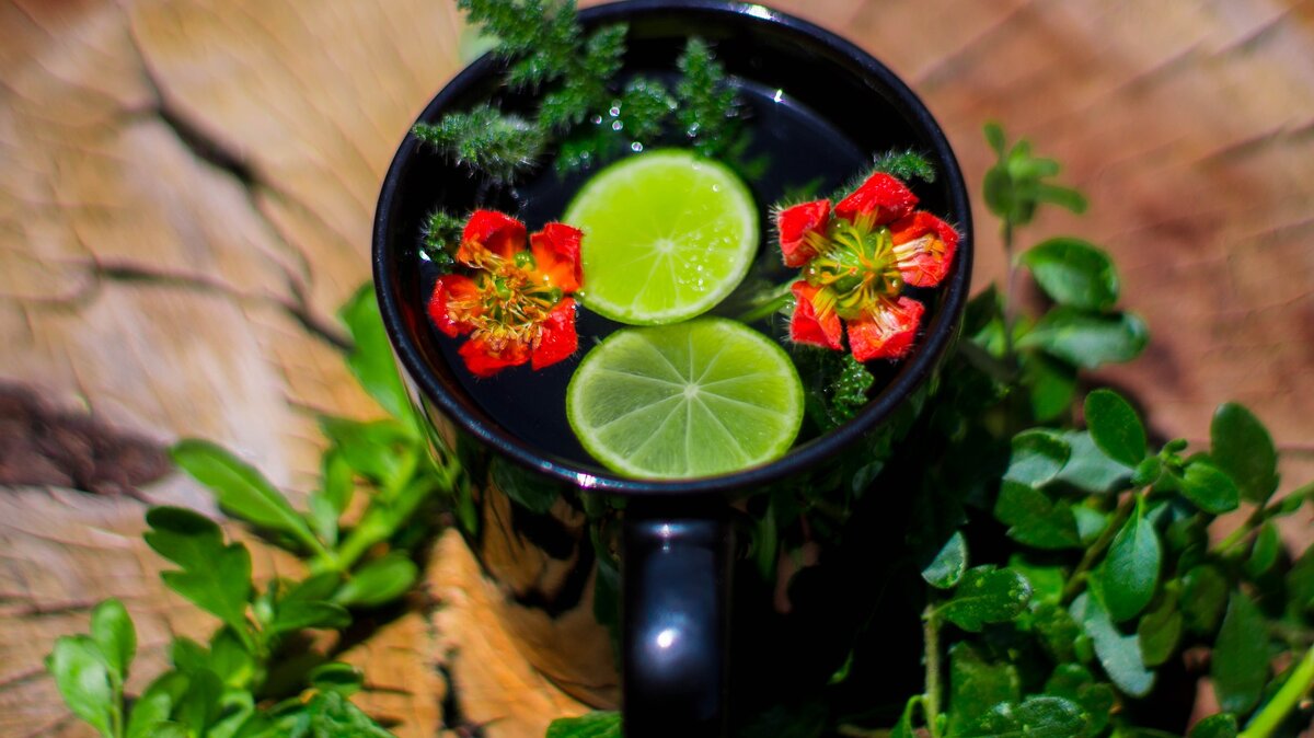 Самый простой из способов приготовления трав - чай. (фото взято с pixabay)