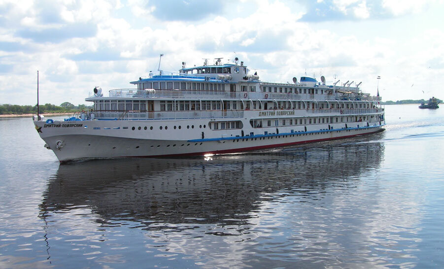 Теплоход "Дмитрий Пожарский" источник Яндекс-Картинки
