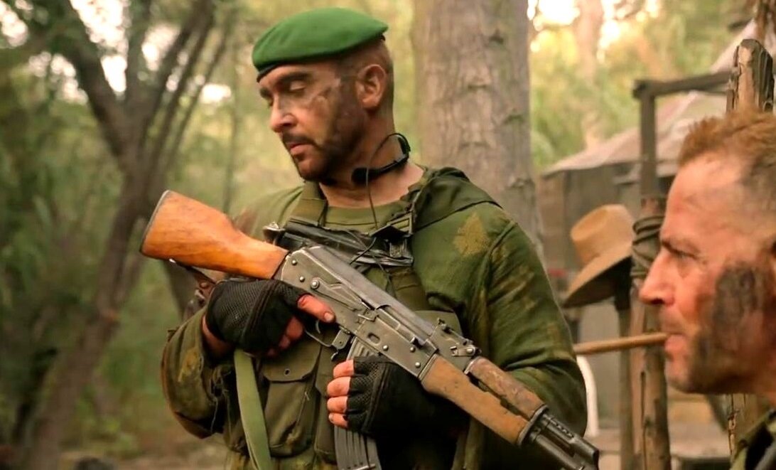 Чот приуныл... Ну ничего, сейчас нашпигует свинцом десяток-другой аборигенов и разгонит тоску-печаль.