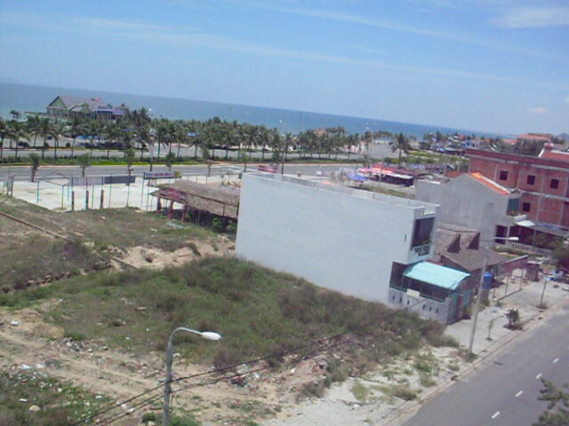 2011 год Дананг еще выглядит обычным прибрежным городком..