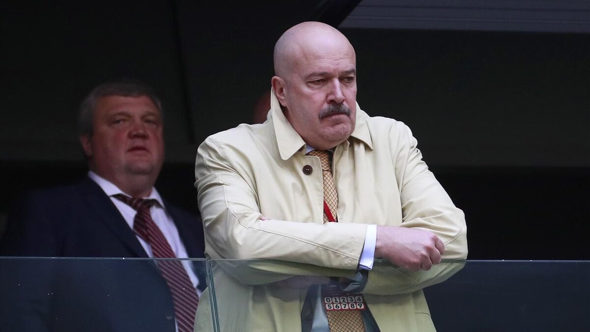 Василий Кикнадзе задумался. Решение об иске - сложное