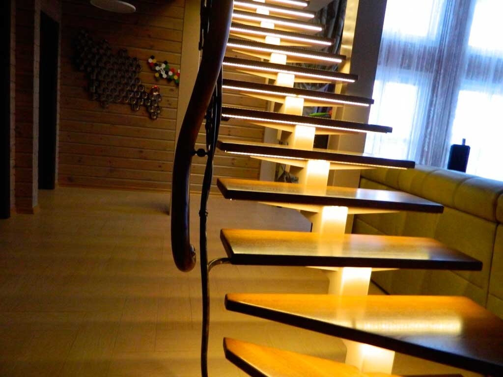 Подсветка лестницы светодиодной лентой | блог компании LedRus