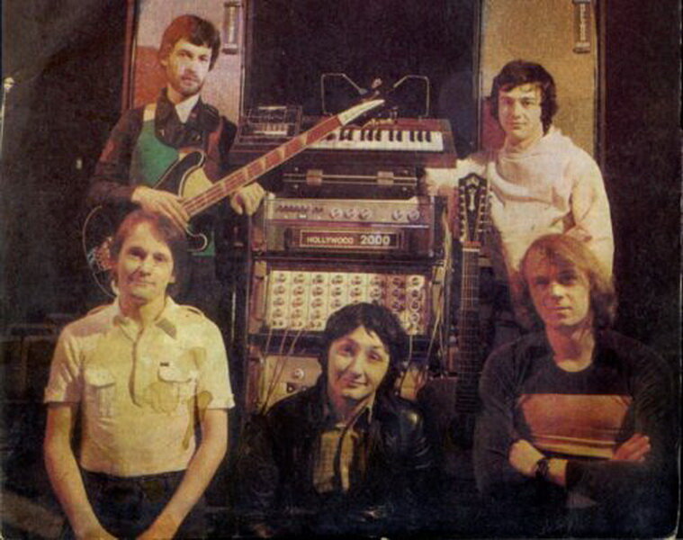 «Группа Стаса Намина» на момент прихода в неё Александра Лосева: Вверху: В.Васильев, И.Саруханов. Внизу: А.Слизунов, С.Намин, В.Живетьев.