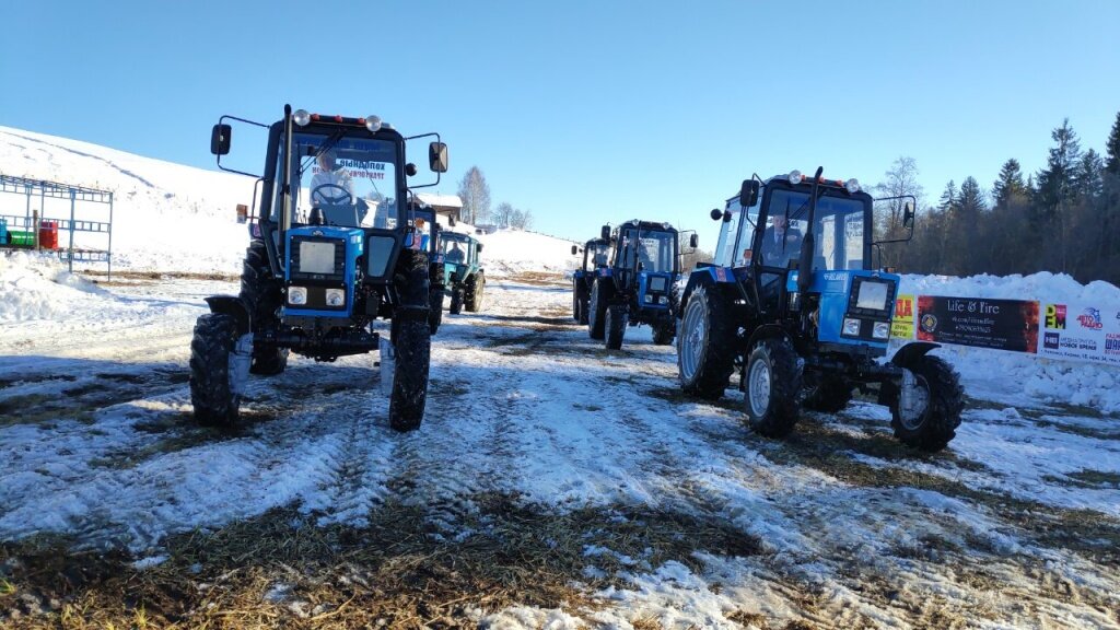 тракторный биатлон горячие игры в белоруссии. тракторный биатлон. тракторный биатлон в удмуртии 2022. тракторный биатлон с высоты птичьего. тракторный биатлон.