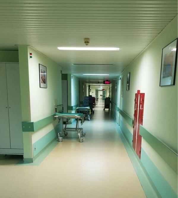 Где-то слева. фото взято из яндекс картинок.