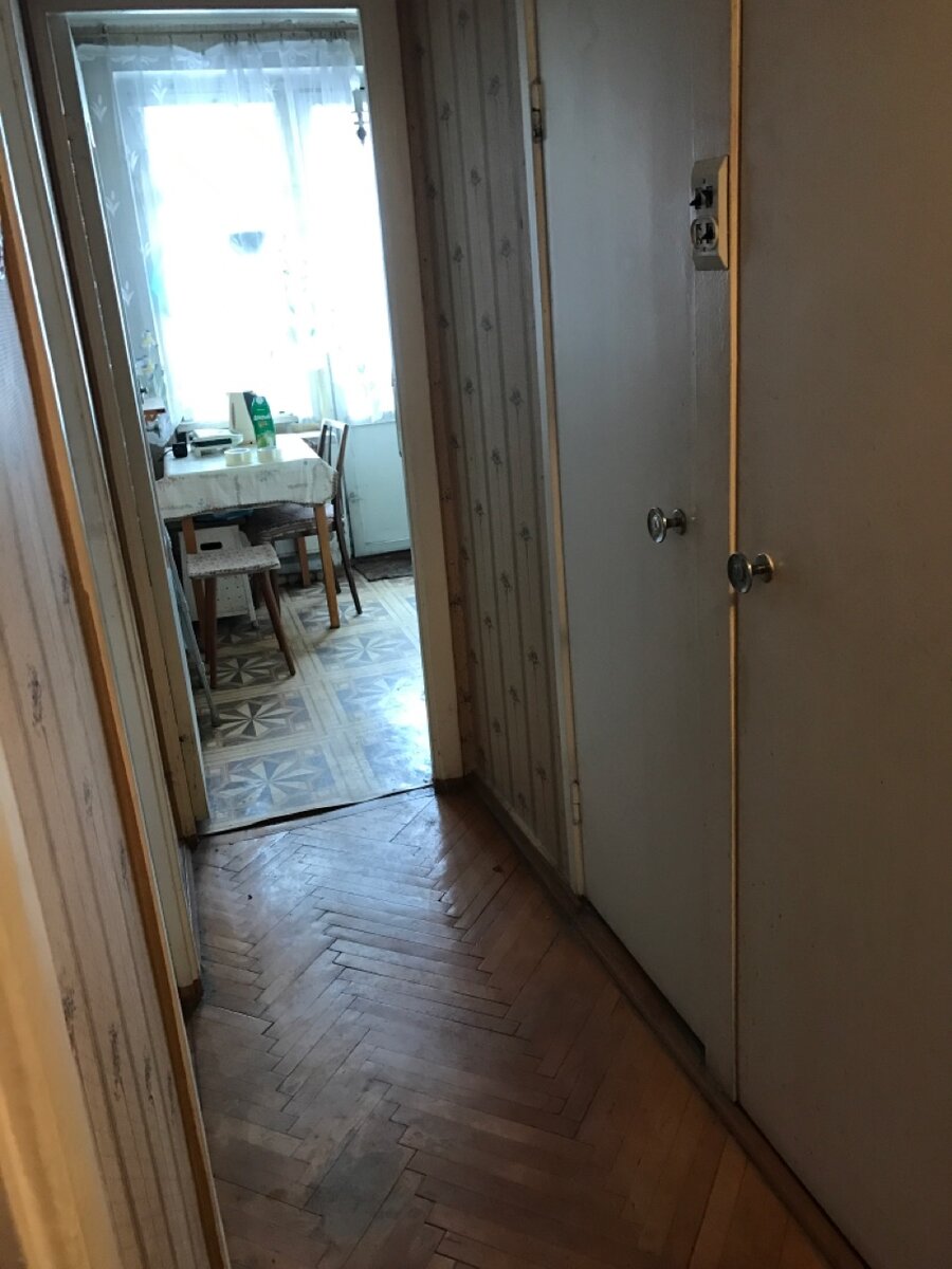 Двери в ванную комнату и туалет