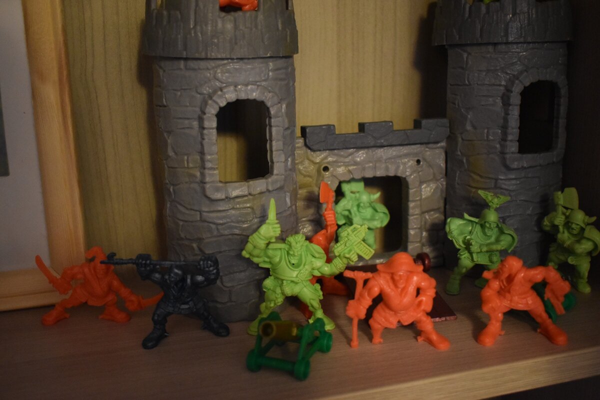 Старый набор Технолога на открытой полке.