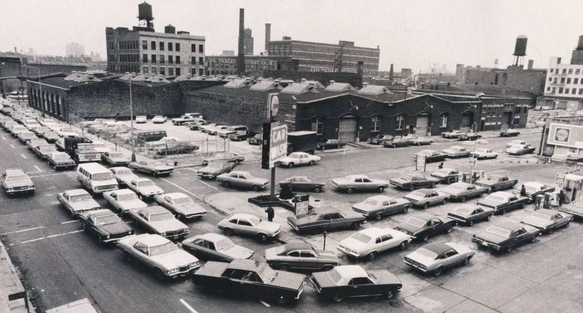 В ожидании чуда, на заправке Шелл. но топлива нет