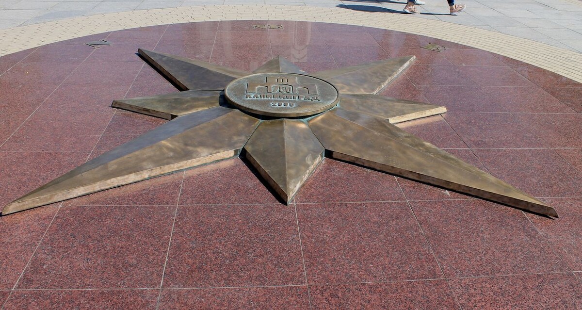 Памятный знак "Роза ветров". г. Калининград. Фото https://geocaching.su