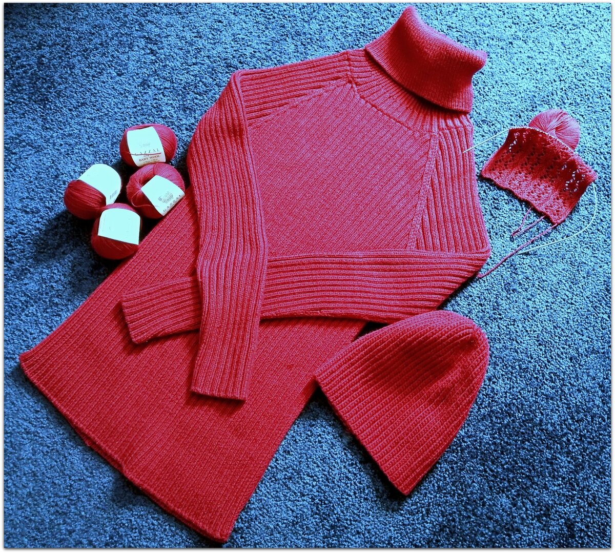 Свитер-лапша, шапка-бини и образец из пряжи Gazzal Baby Wool