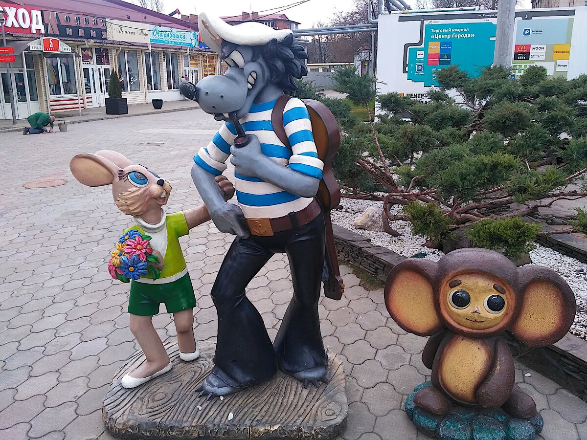 Парочка гуляет в Краснодаре (?)