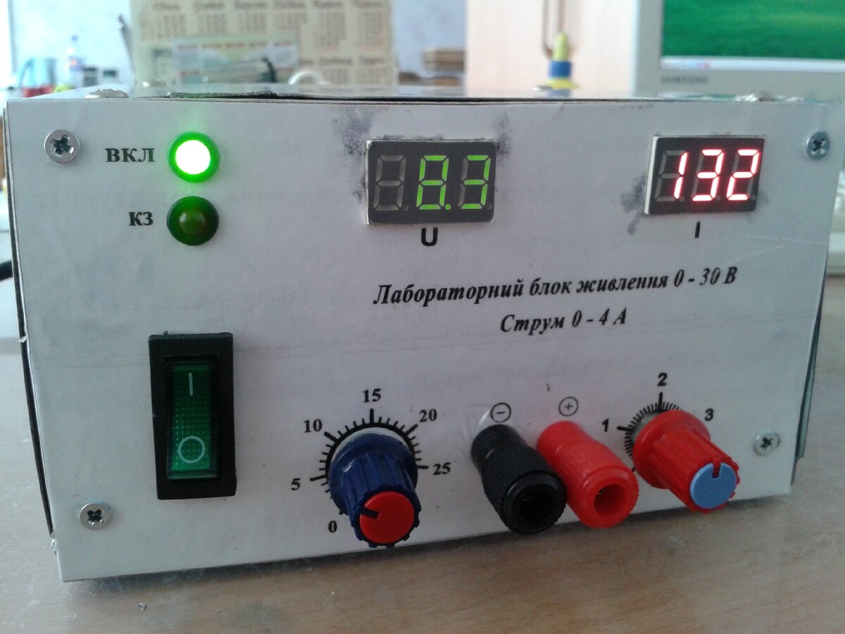 Лабораторный источник питания (0-30В, 0-10А, 10мВ/1мА) OWON SPE3103