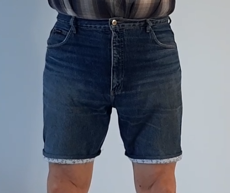 Как сделать шорты из старых джинсов - wikiHow