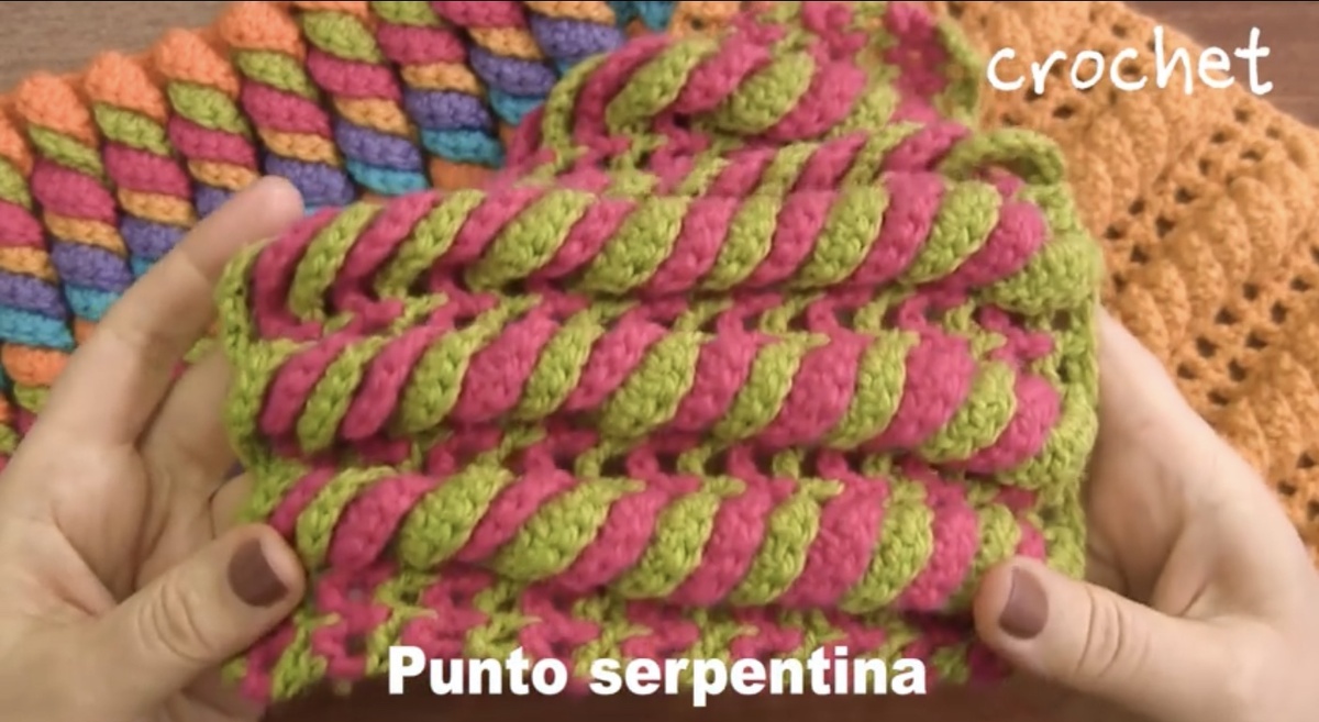 Ниже - шапочка этим узором