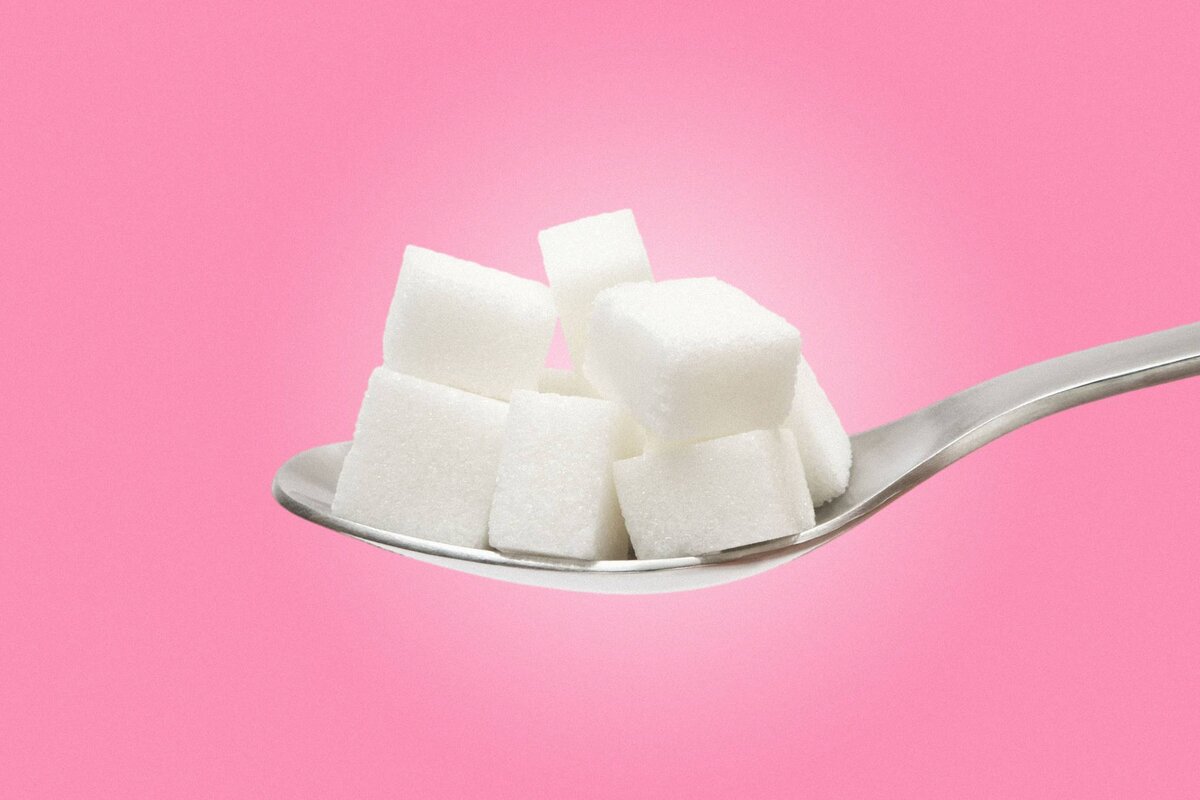 Sugar slowed. Сахар в кубиках. Сахар рафинад вектор. Сахарная оберка. Белая одноразовая ложка с горкой сахара.